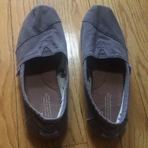 Gray Toms